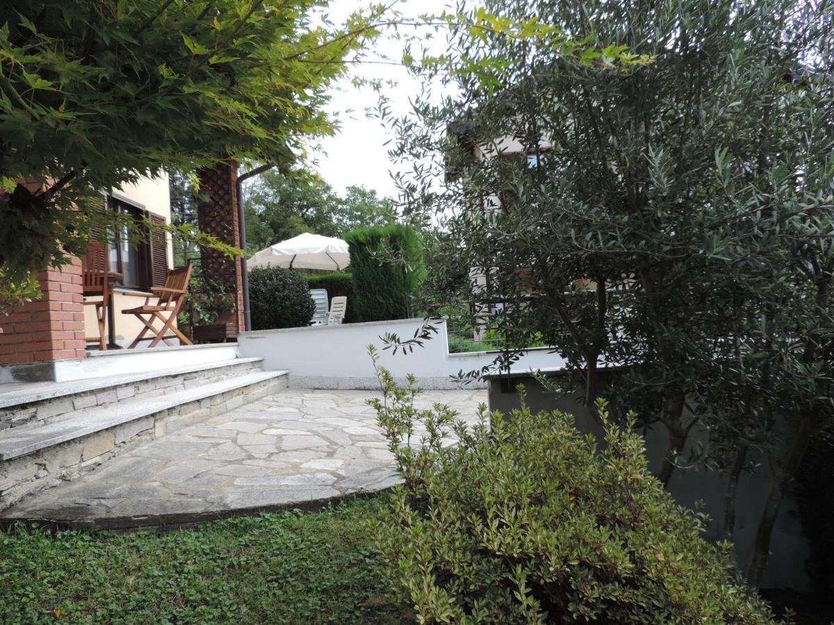 Casa Vacanza Il Glicine Casale Corte Cerro Eksteriør billede