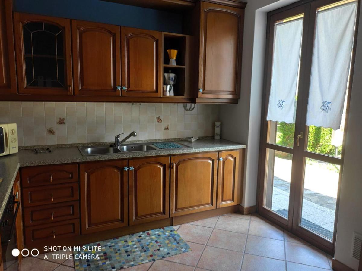 Casa Vacanza Il Glicine Casale Corte Cerro Eksteriør billede