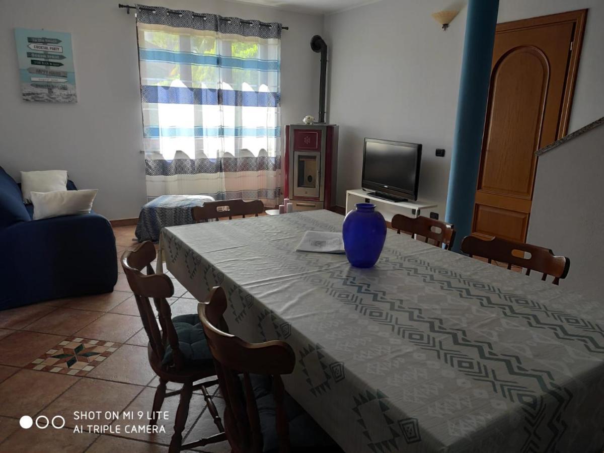 Casa Vacanza Il Glicine Casale Corte Cerro Eksteriør billede