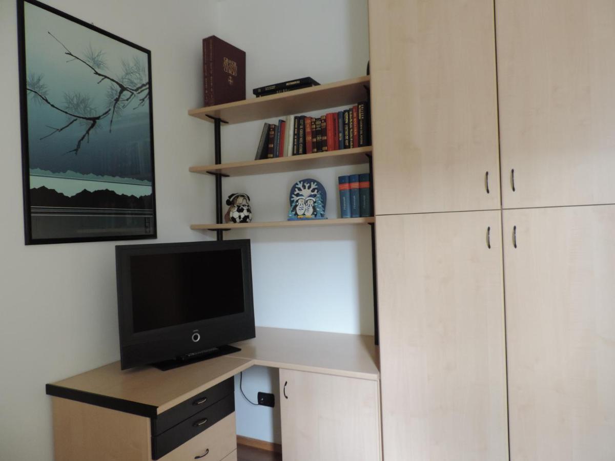 Casa Vacanza Il Glicine Casale Corte Cerro Eksteriør billede