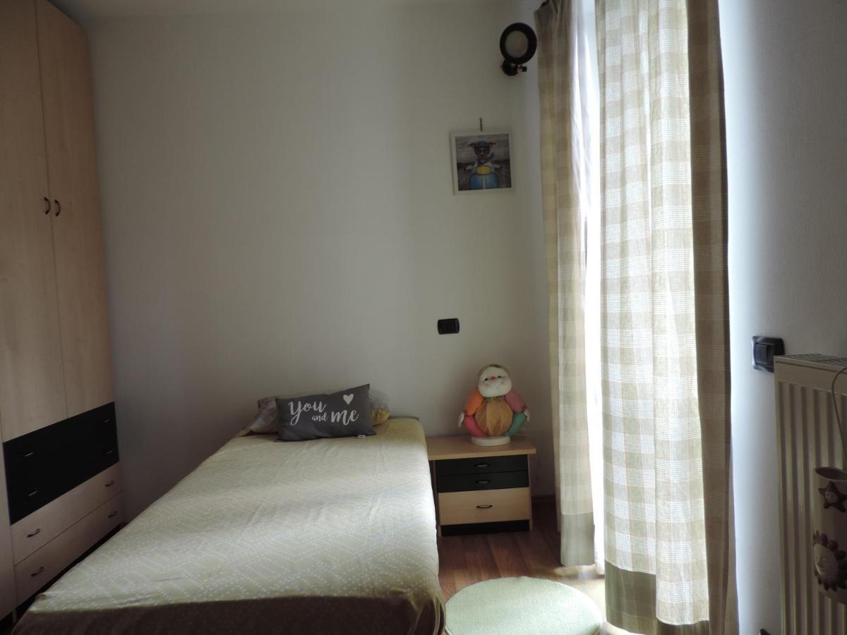 Casa Vacanza Il Glicine Casale Corte Cerro Eksteriør billede