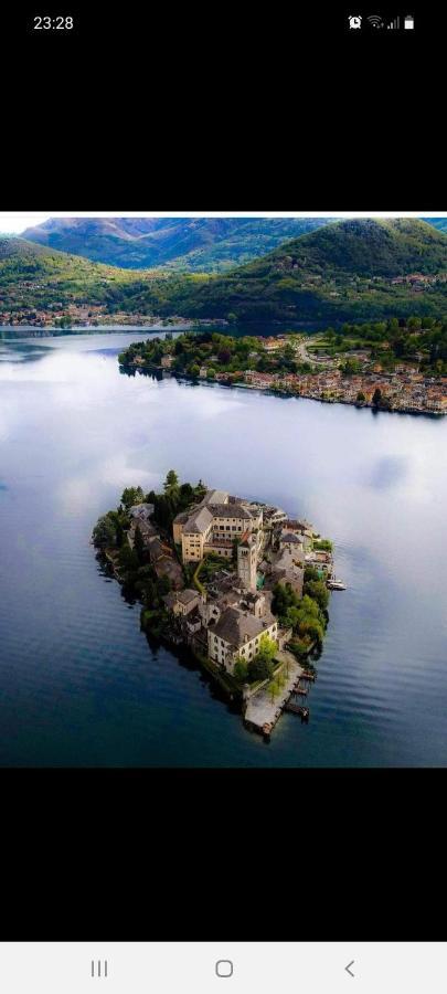 Casa Vacanza Il Glicine Casale Corte Cerro Eksteriør billede
