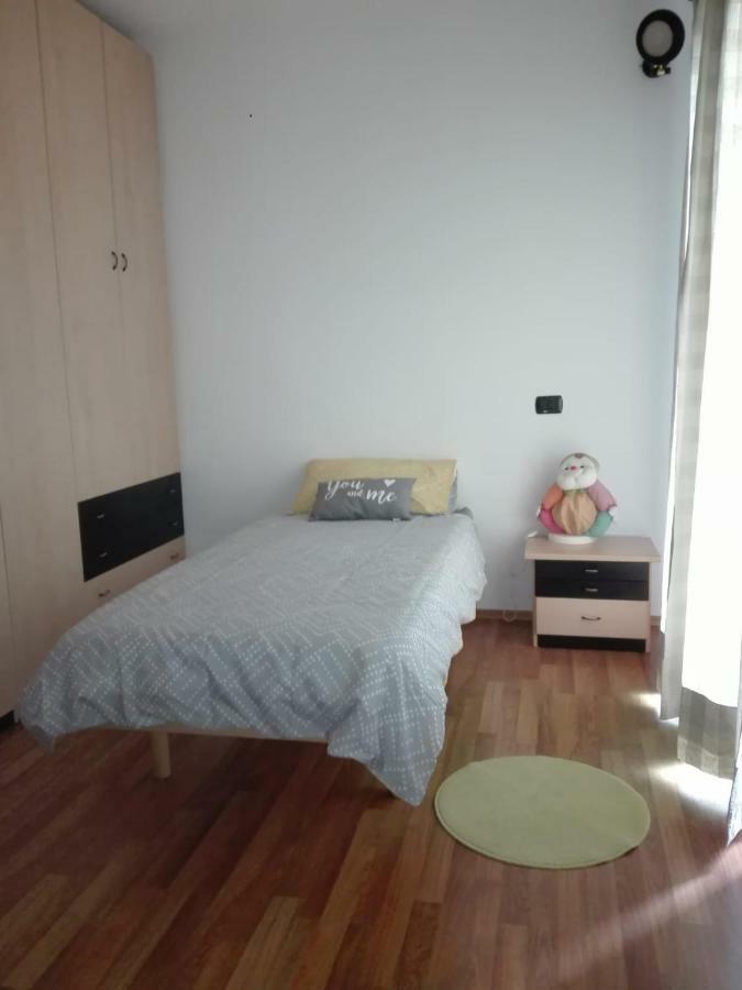 Casa Vacanza Il Glicine Casale Corte Cerro Eksteriør billede