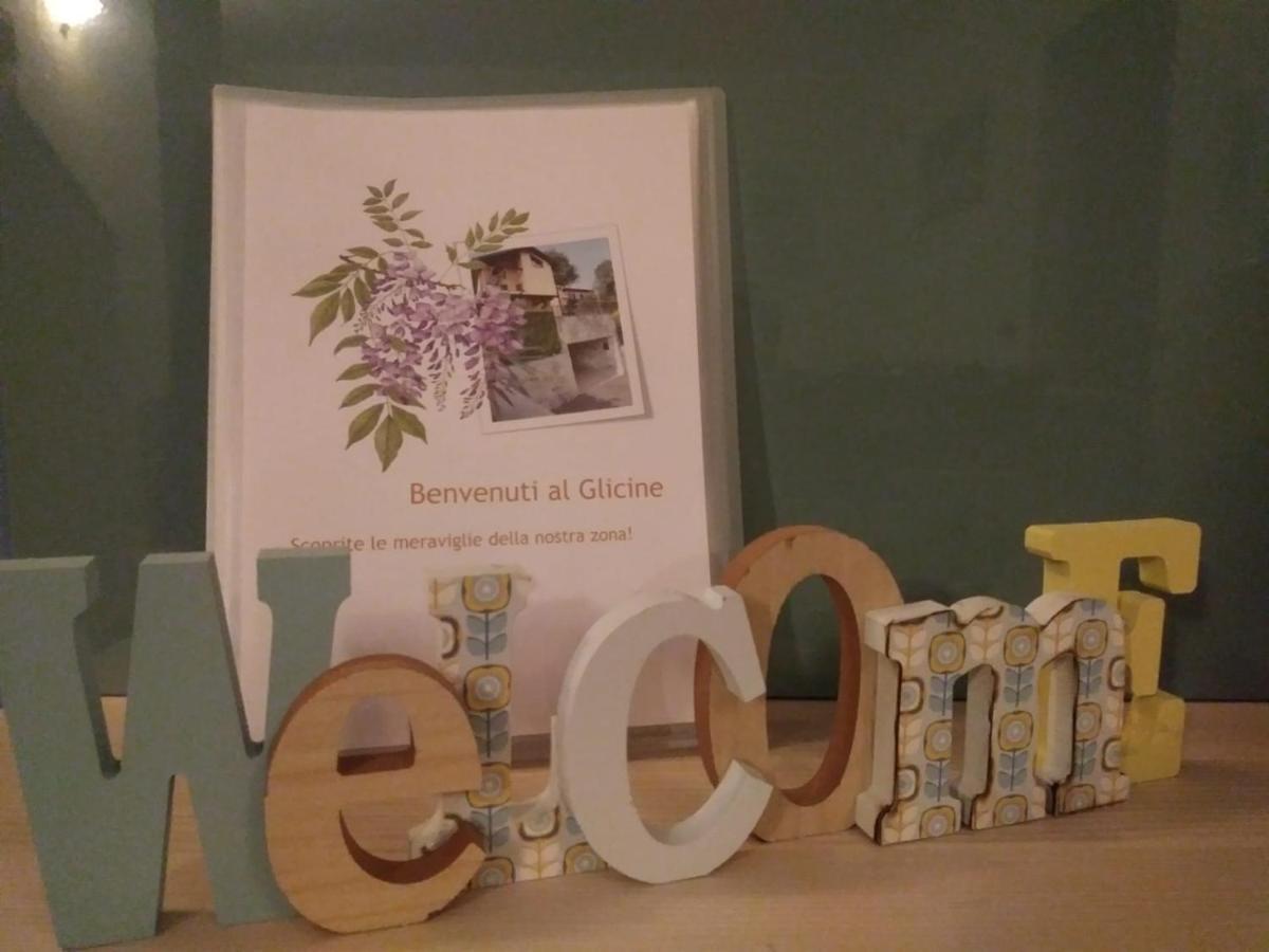 Casa Vacanza Il Glicine Casale Corte Cerro Eksteriør billede